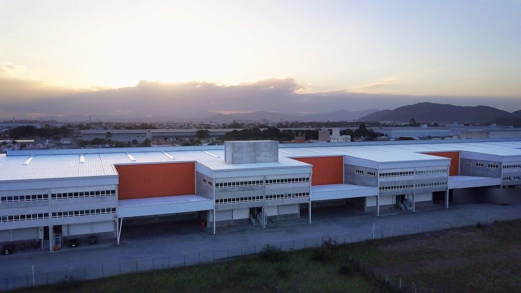 Galpão de 1.500 m² em condomínio logístico, a 2 km da Portonave – foto 1 de 16