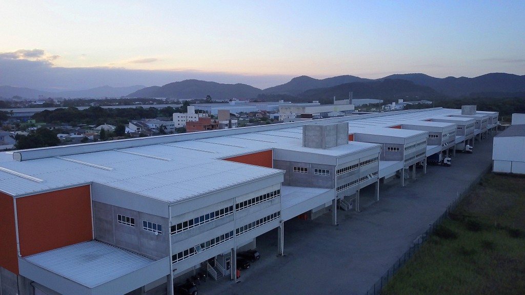 Galpão de 1.500 m² em condomínio logístico, a 2 km da Portonave – foto 2 de 16