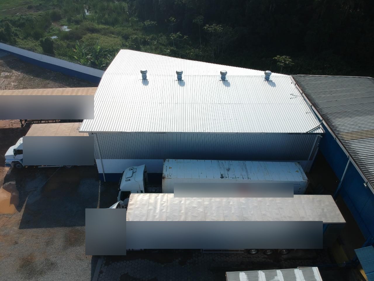 Galpão de 1.500 m² com 6 docas e pátio de 2.000 m² em Itaipava – foto 3 de 21