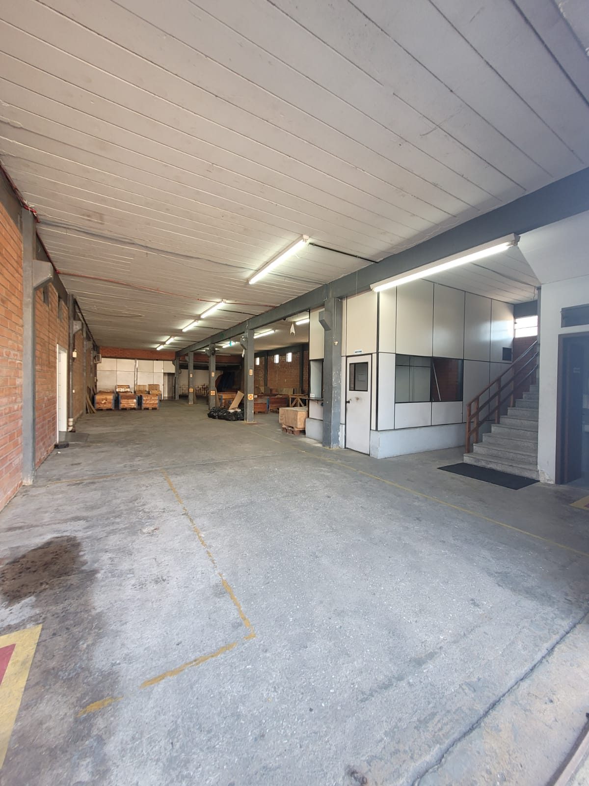Prédio comercial com andar corporativo, armazém e estacionamento na Ressacada – foto 6 de 24