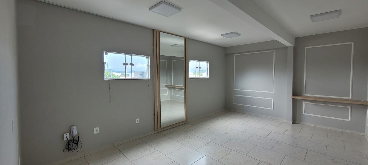 Sala comercial de 23 m² com ar-condicionado em Itaipava – foto 1 de 10